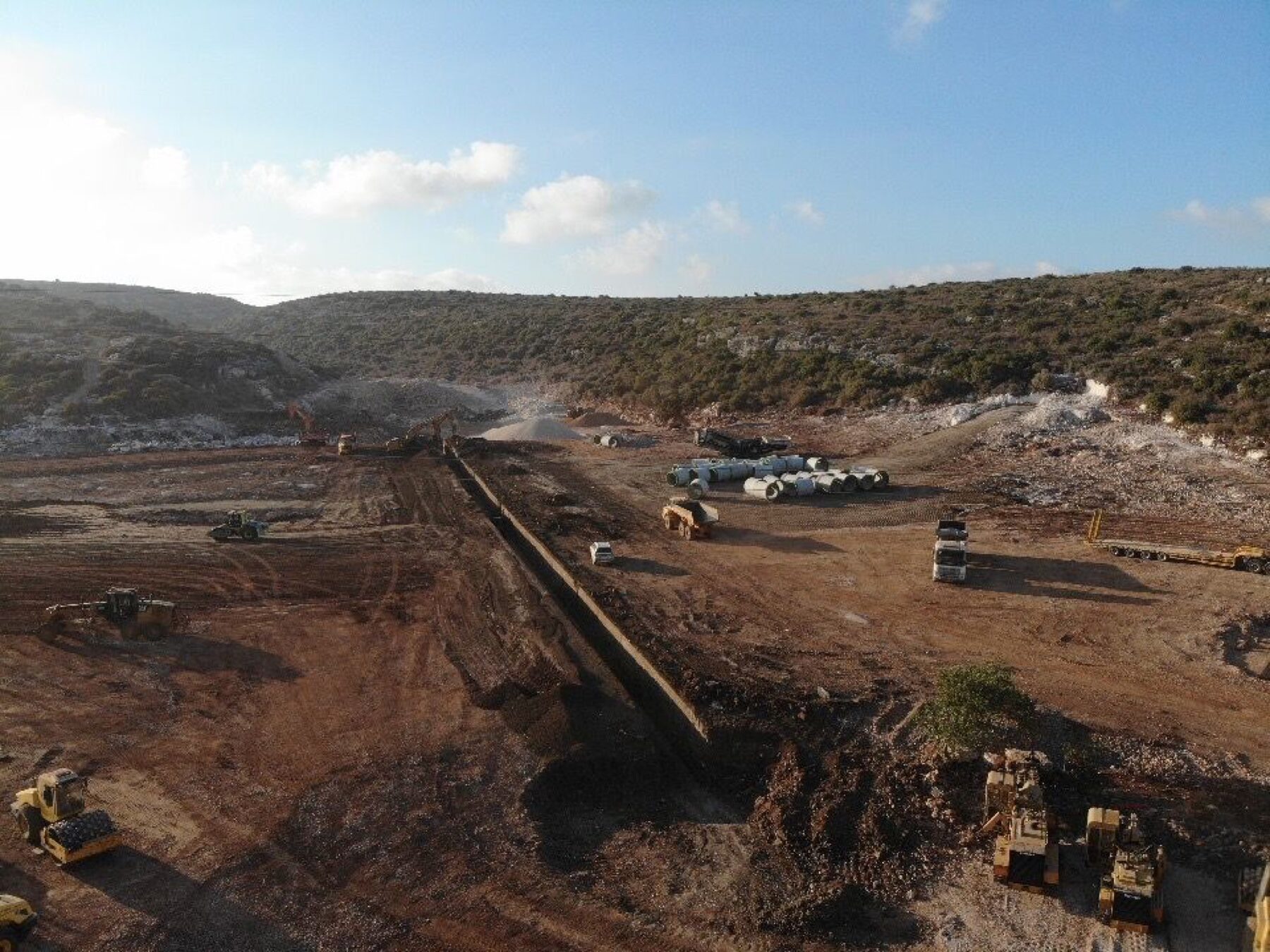 Trench, pipes and machines