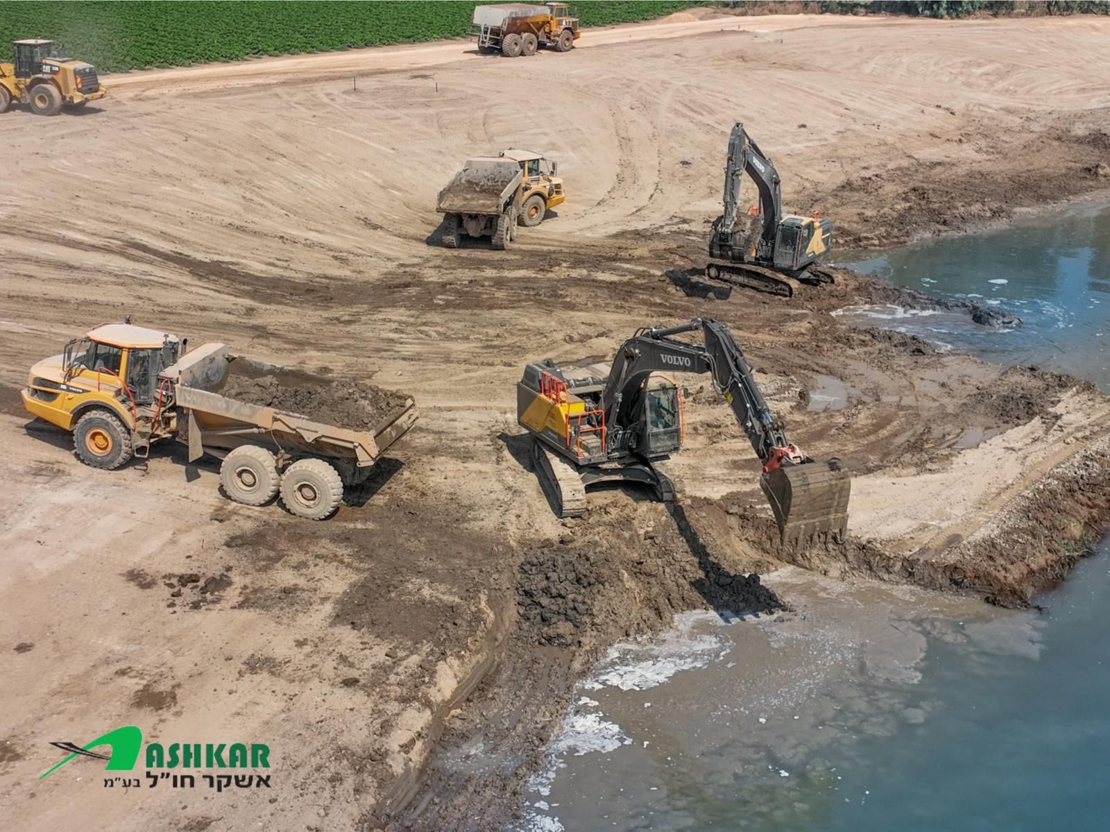 Ashkar Volvo excavators and articulated hauler on a riverbank earthworks site